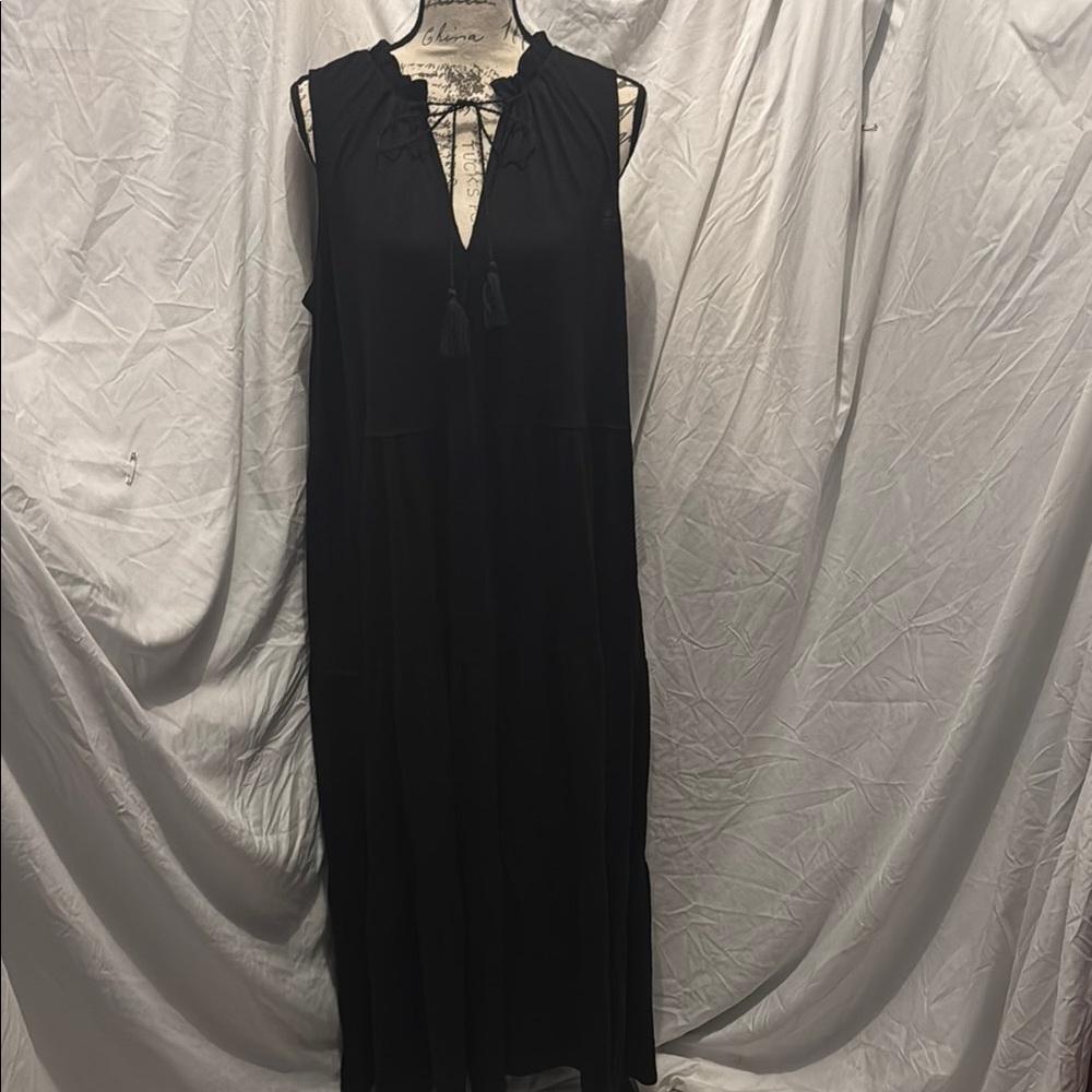 Max Studio Black Sleeveless Plunge Maxi Dress